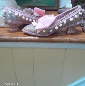 Marie Antoinette Rococo Baroque 18th century style shoe's. Size 8 but run small.